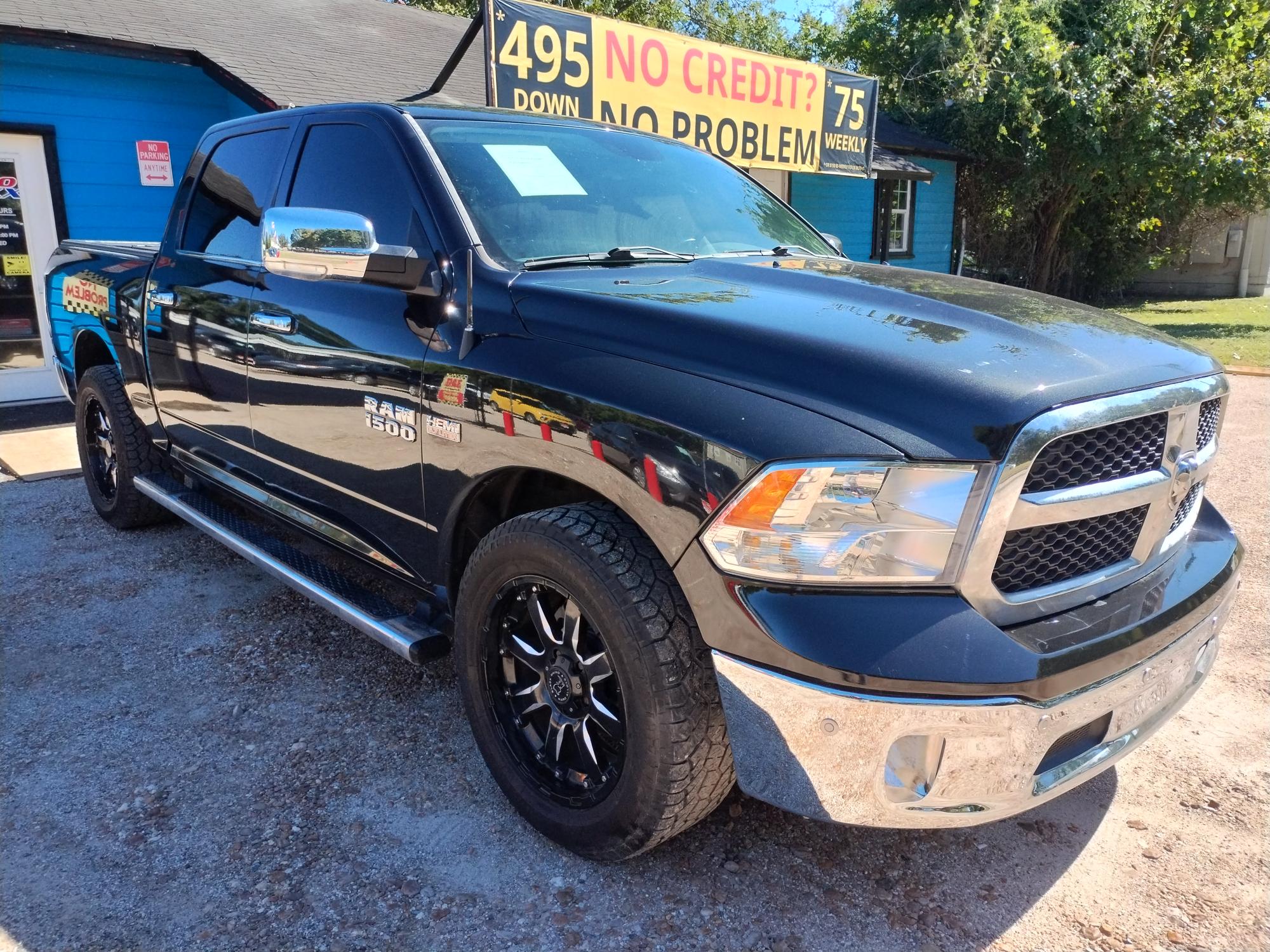 photo of 2017 RAM 1500 SLT Crew Cab SWB 2WD